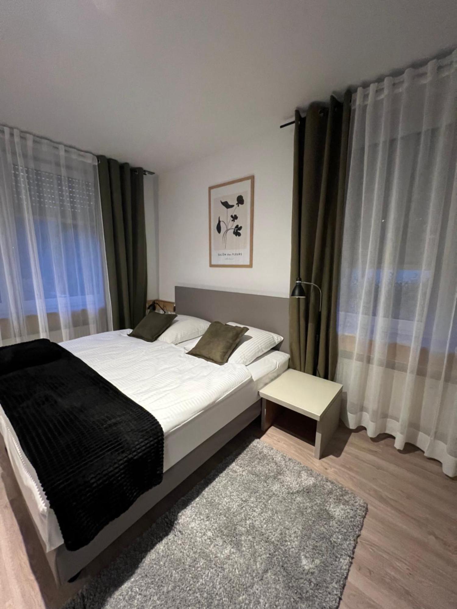 Alpha Rooms 巴克南 外观 照片