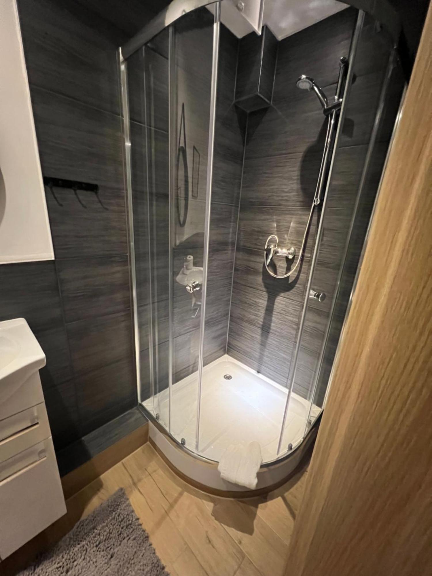 Alpha Rooms 巴克南 外观 照片